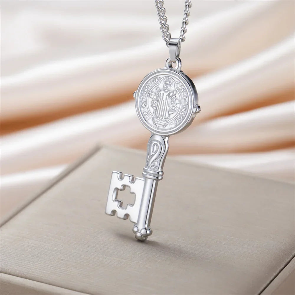 Collier avec pendentif clef catholique argent