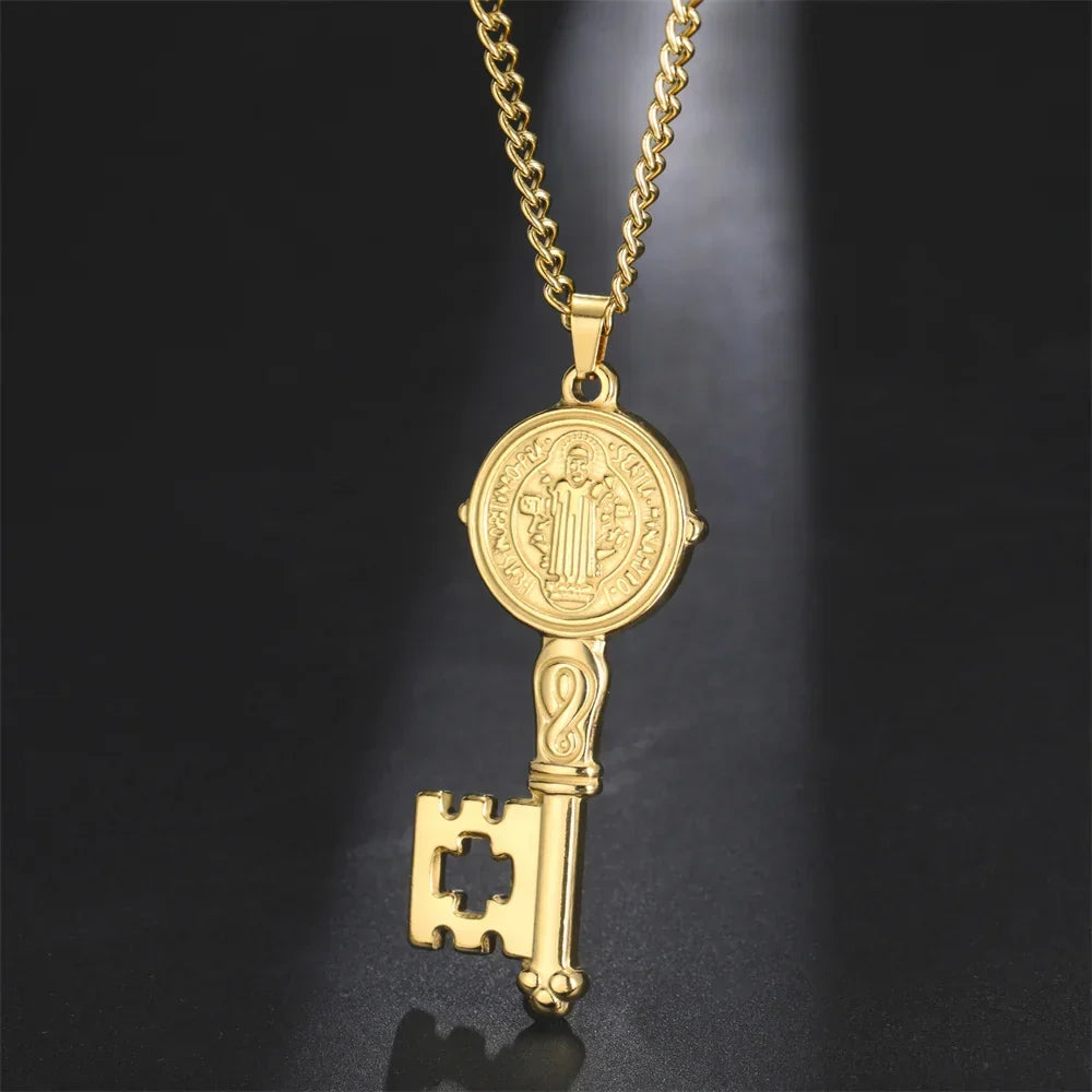 Collier avec pendentif clef catholique or