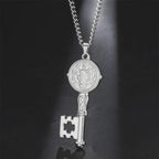 Collier avec pendentif clef catholique argent