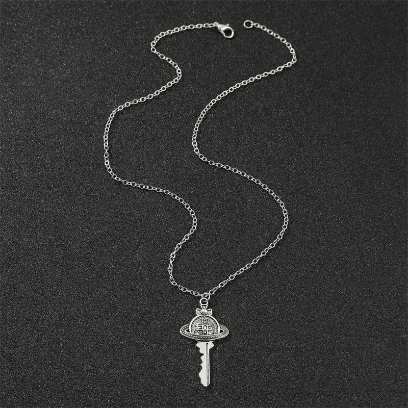 Collier avec pendentif clef de l'univers