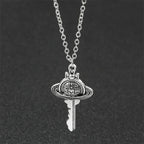 Collier avec pendentif clef de l'univers
