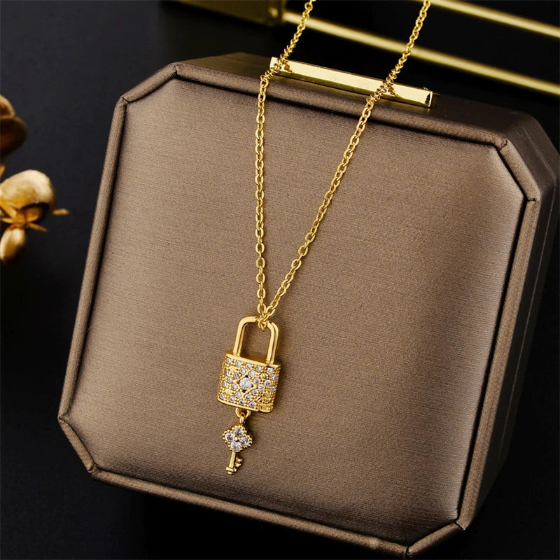 Collier avec pendentif clef et cadenas or