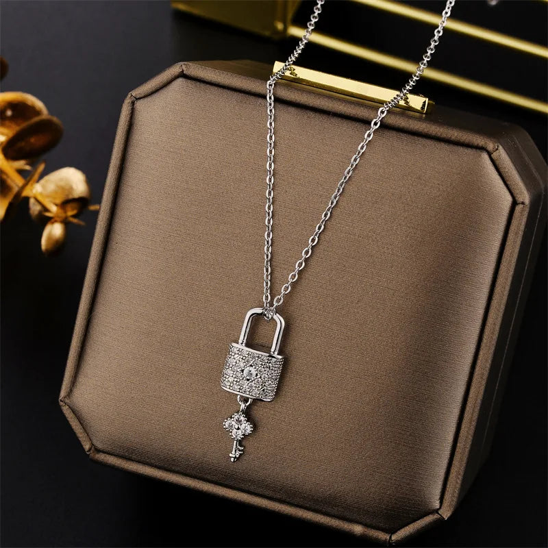 Collier avec pendentif clef et cadenas argent