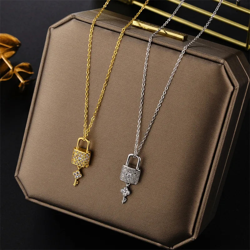 Collier avec pendentif clef et cadenas or