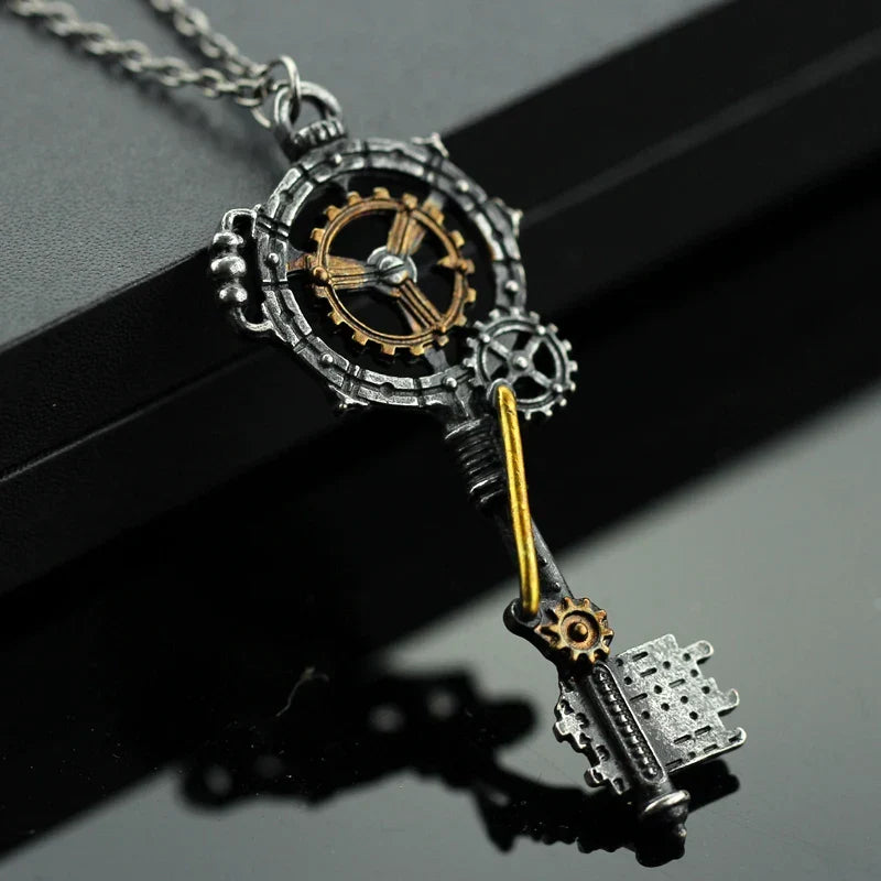 Collier avec pendentif clef engrenage