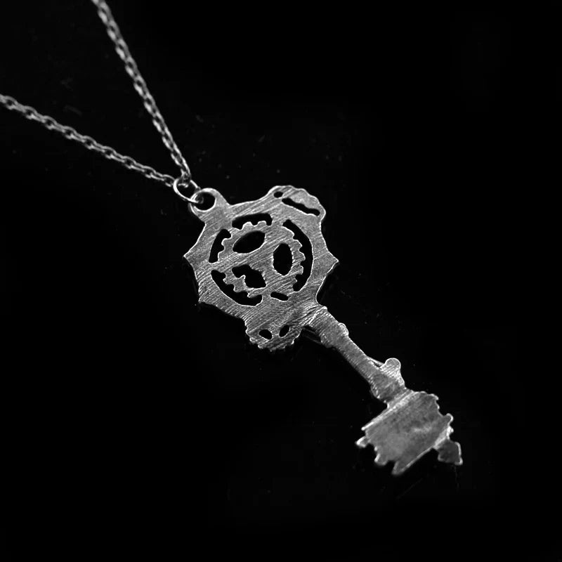 Collier avec pendentif clef engrenage
