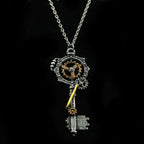 Collier avec pendentif clef engrenage