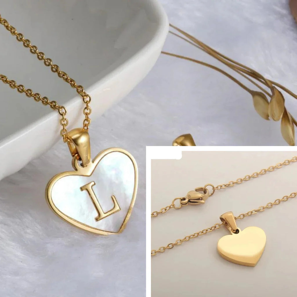 Collier avec pendentif coeur blanc initiale