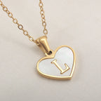 Collier avec pendentif coeur blanc initiale l