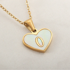 Collier avec pendentif coeur blanc initiale o