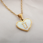 Collier avec pendentif coeur blanc initiale u