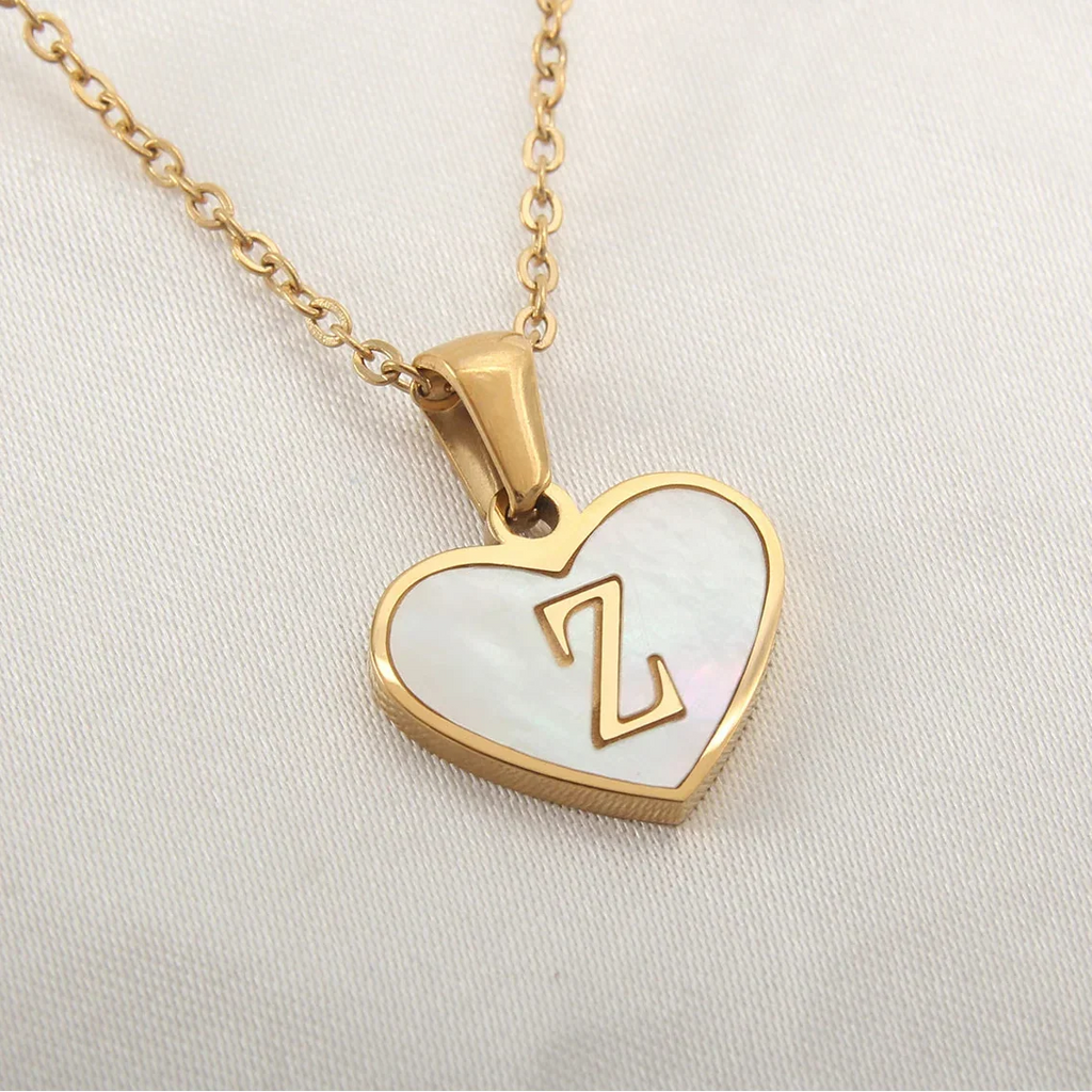 Collier avec pendentif coeur blanc initiale z