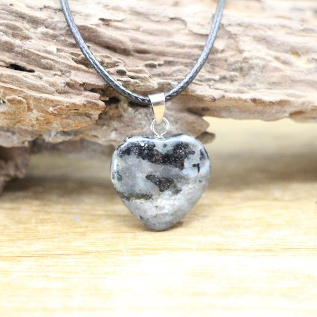 Necklace with Heart Pendant in Agate Stone