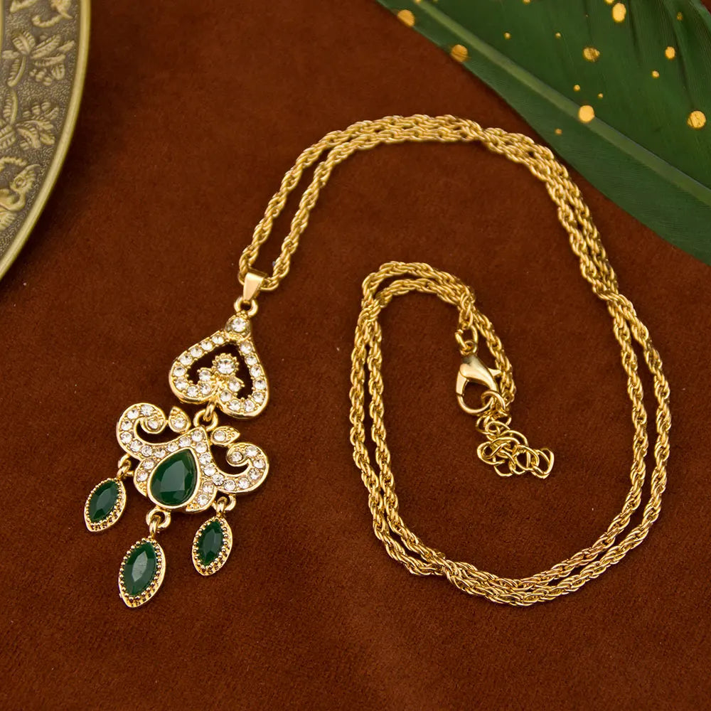 Collier avec pendentif coloré traditionnel arabe vert
