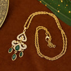 Collier avec pendentif coloré traditionnel arabe vert