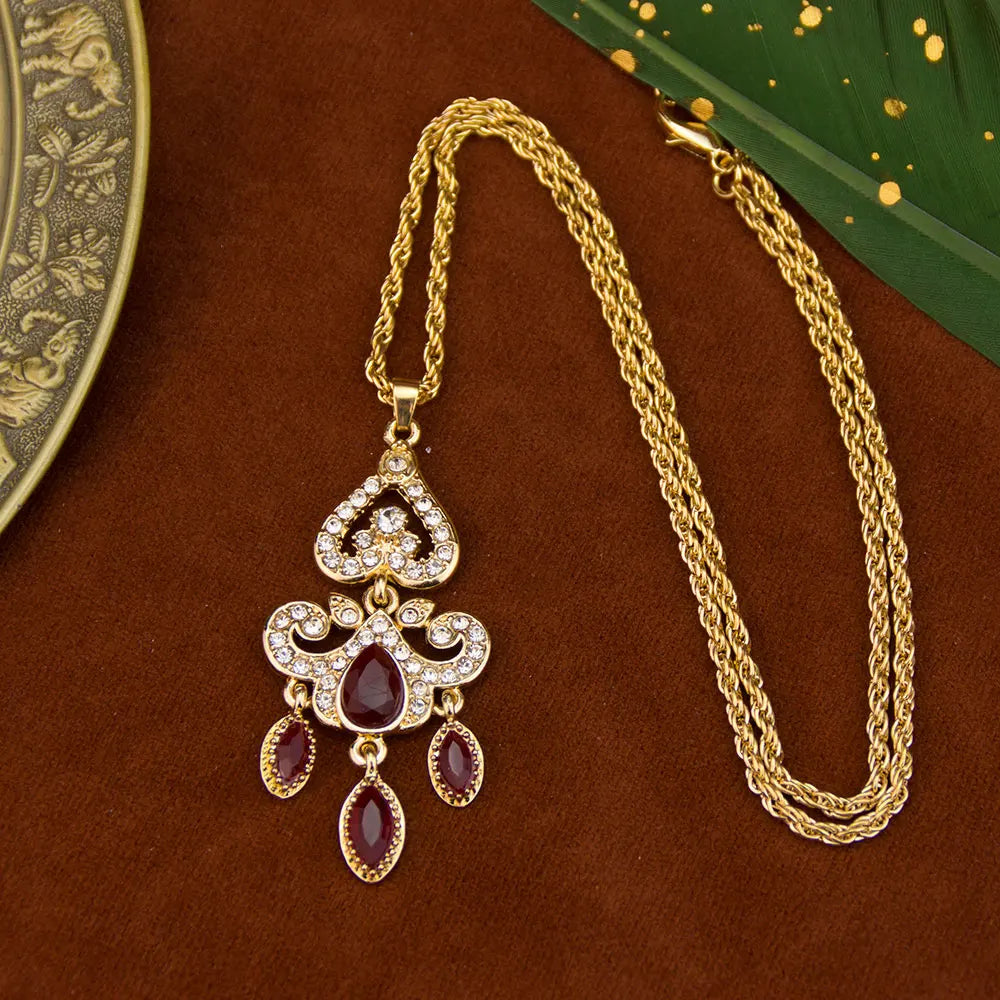 Collier avec pendentif coloré traditionnel arabe rouge