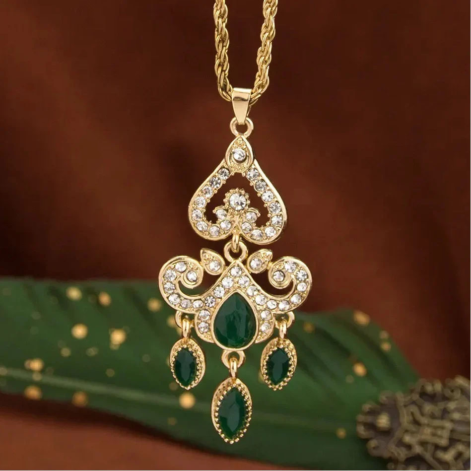 Collier avec pendentif coloré traditionnel arabe noir