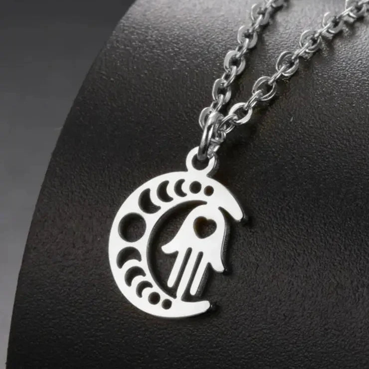 Collier avec pendentif islamique croissant de lune et main de Fatma arabe argent