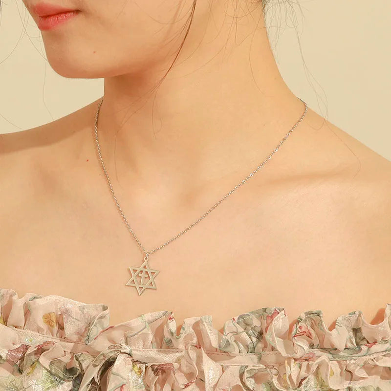 Collier avec pendentif croix et l'étoile de David symboles juifs orthodoxes argent