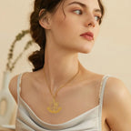 Collier avec pendentif de l'étoile de David et fleur de lis symbolique juive or