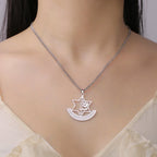 Collier avec pendentif de l'étoile de David et fleur de lis symbolique juive argent