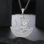 Collier avec pendentif de l'étoile de David et fleur de lis symbolique juive argent