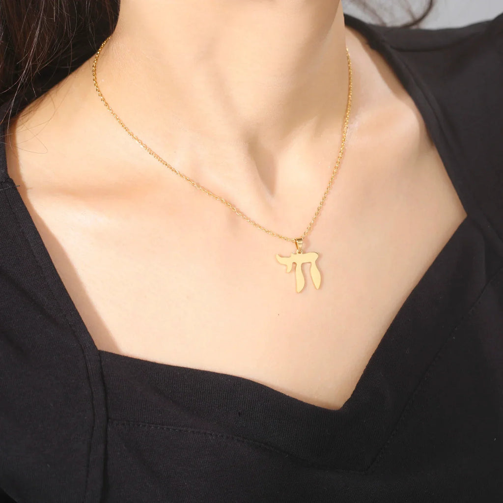 Collier avec pendentif de la lettre hébraïque Chai symbole de vie juive or