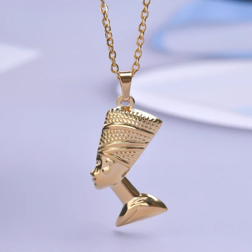 Necklace with Nefertiti Pendant gold