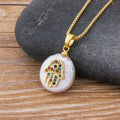 Collier avec pendentif de protection main de Fatma colorée arabe