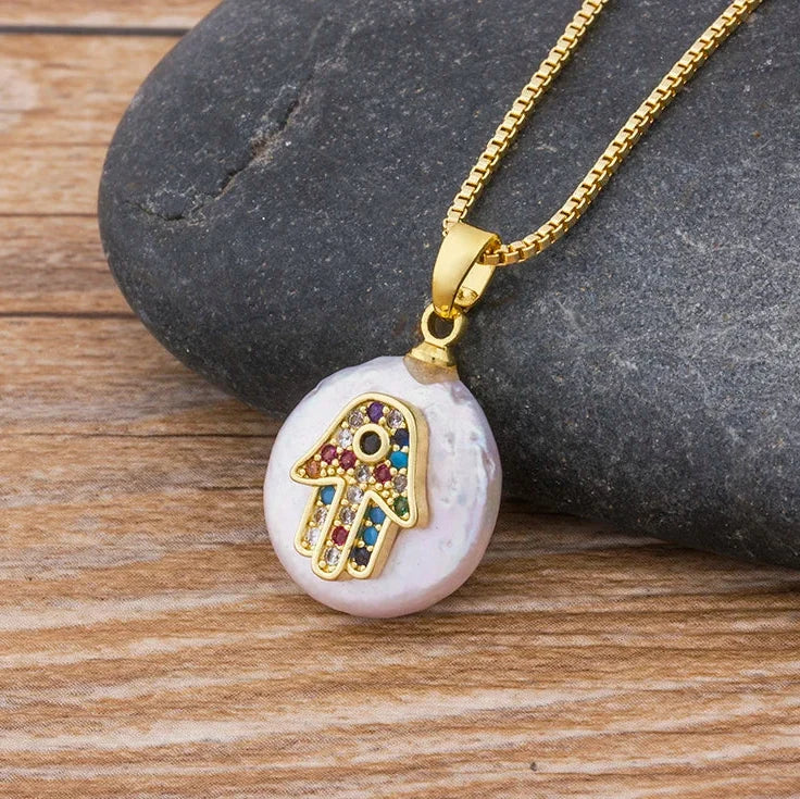 Collier avec pendentif de protection main de Fatma colorée arabe