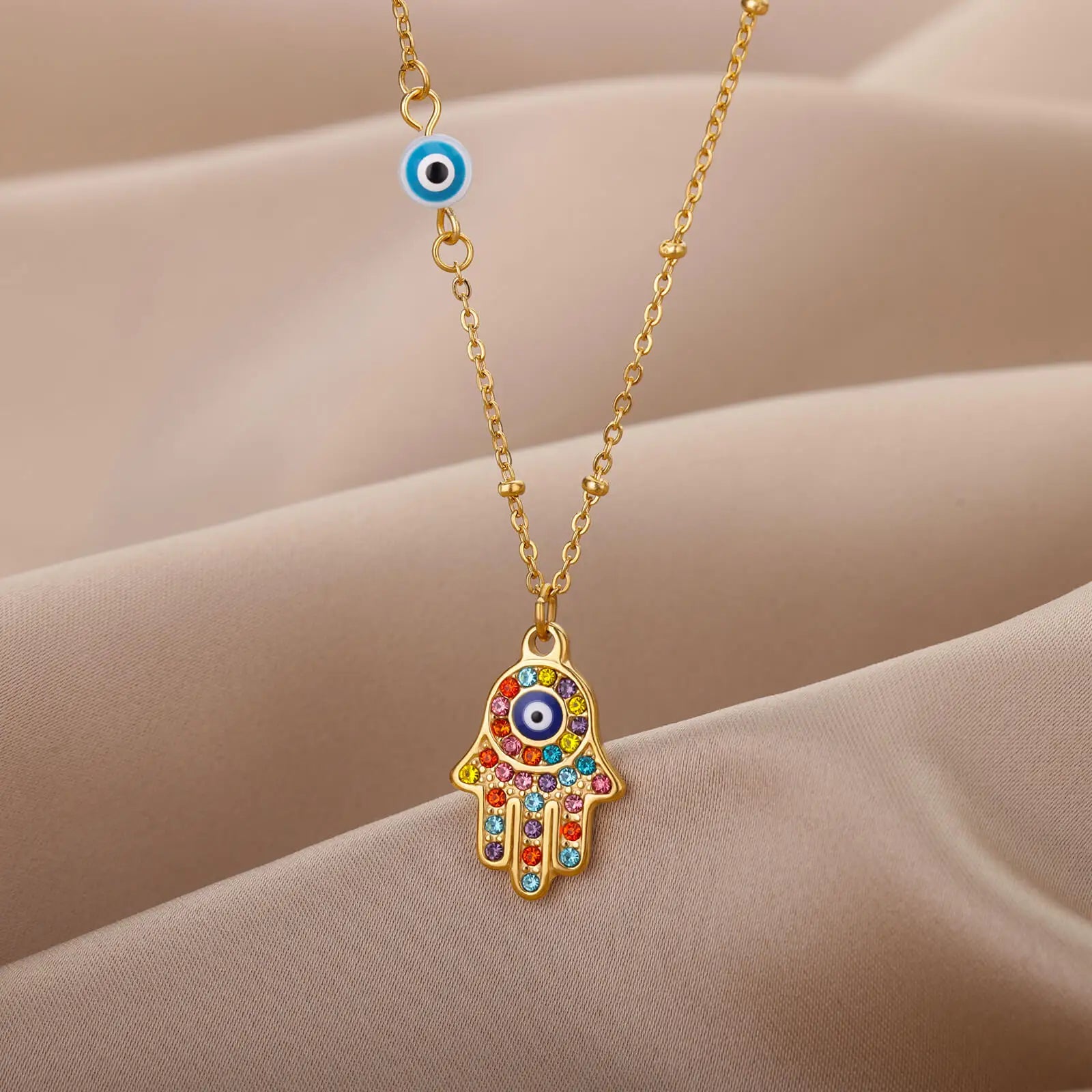 Collier avec pendentif de protection contre le mauvais œil et main de Fatma multicolore arabe or