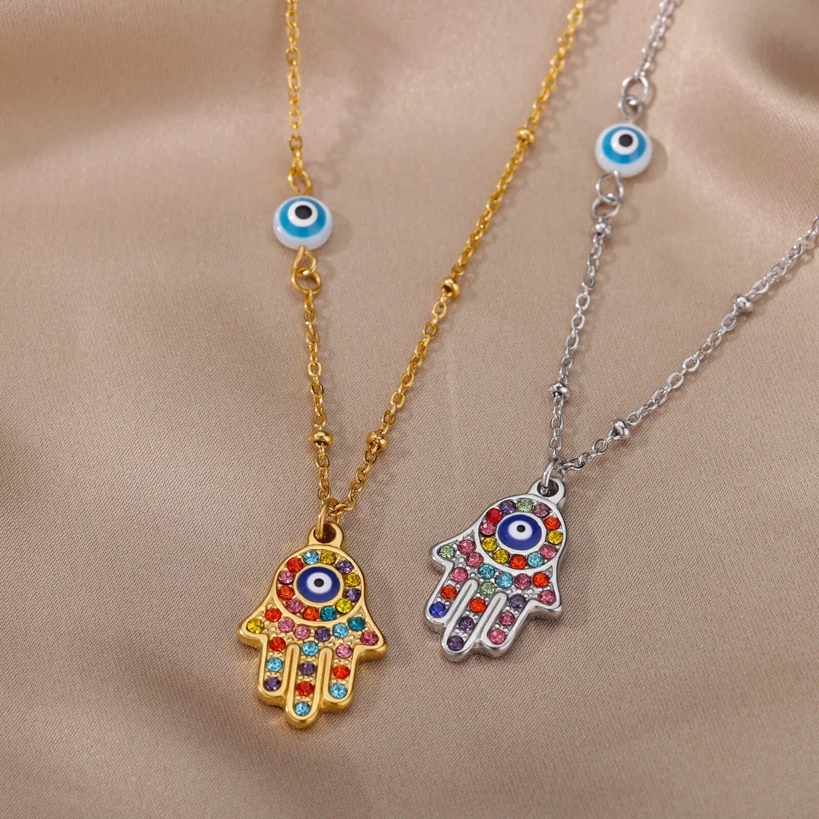 Collier avec pendentif de protection contre le mauvais œil et main de Fatma multicolore arabe argent
