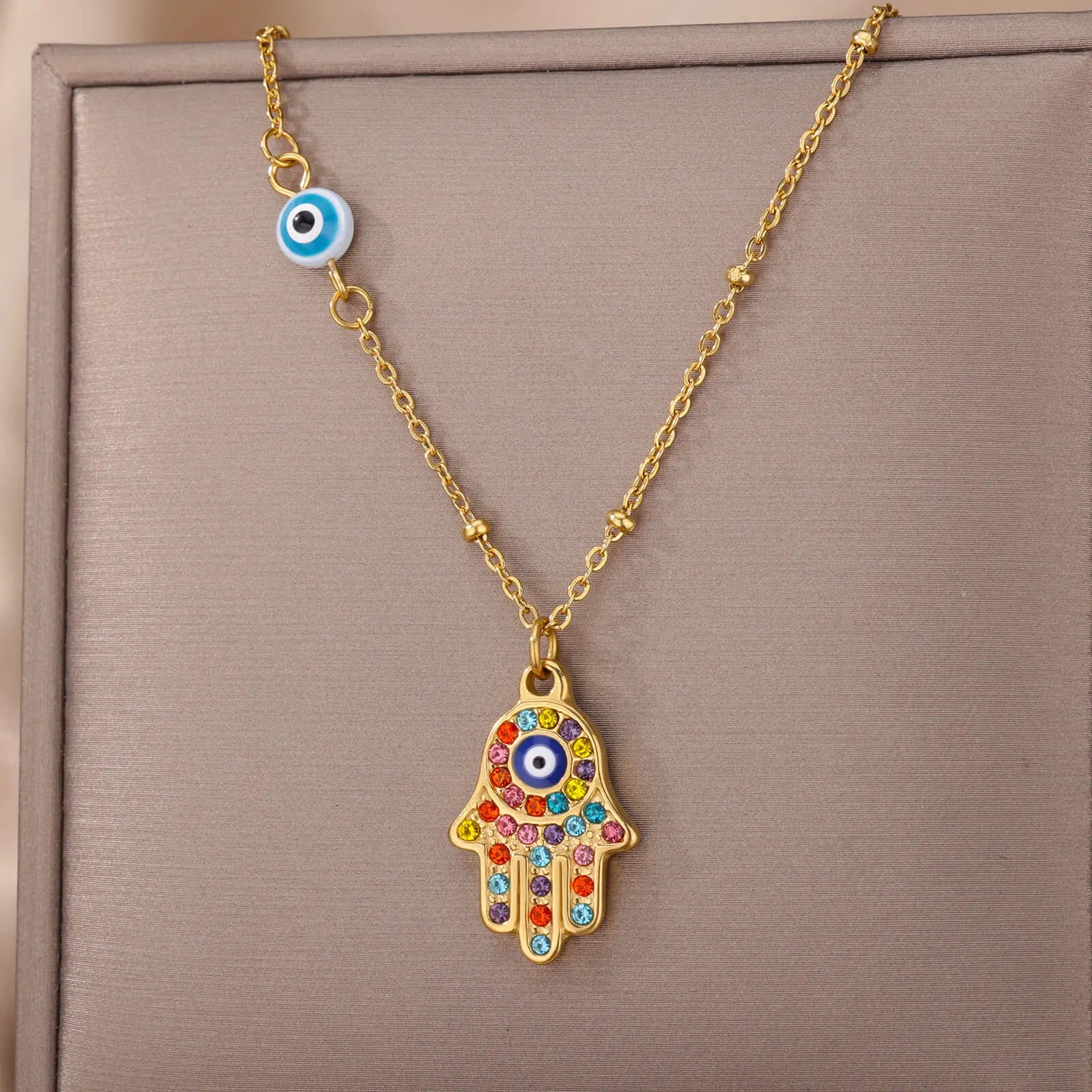Collier avec pendentif de protection contre le mauvais œil et main de Fatma multicolore arabe or
