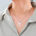 Collier avec pendentif du symbole de l'identité juive Menorah argent