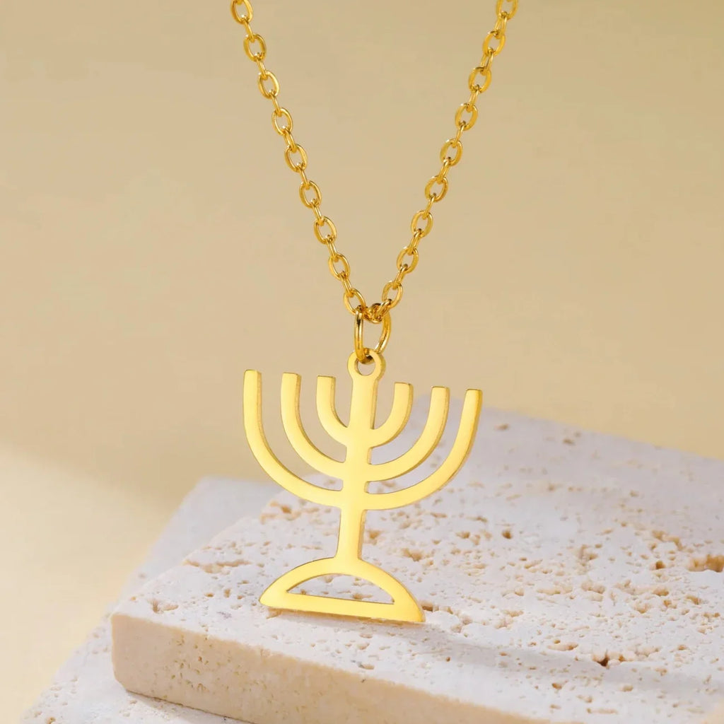 Collier avec pendentif du symbole de l'identité juive Menorah or