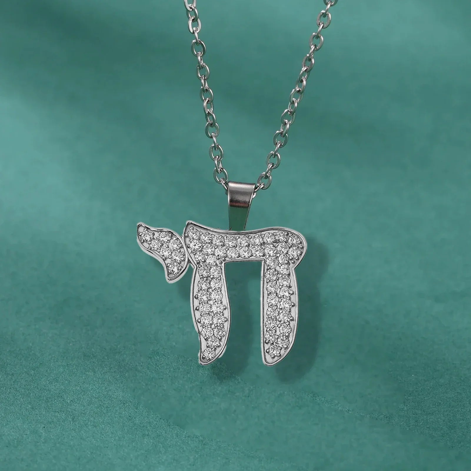 Collier avec pendentif en strass du symbole de vie juive Chai argent