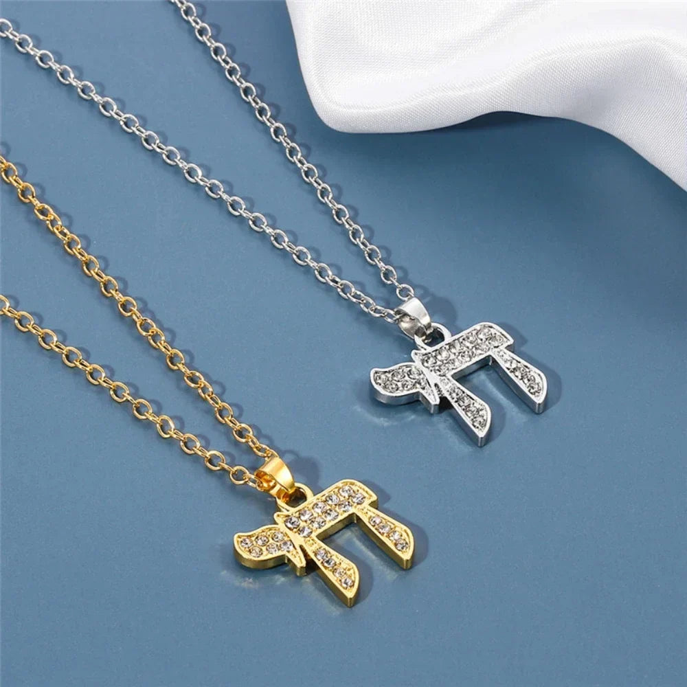 Collier avec pendentif en strass du symbole de vie juive Chai or