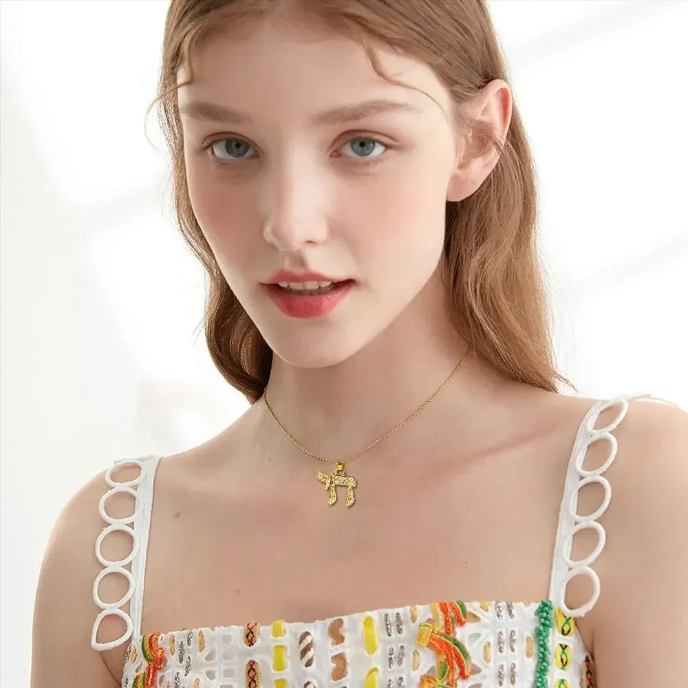 Collier avec pendentif en strass du symbole de vie juive Chai or
