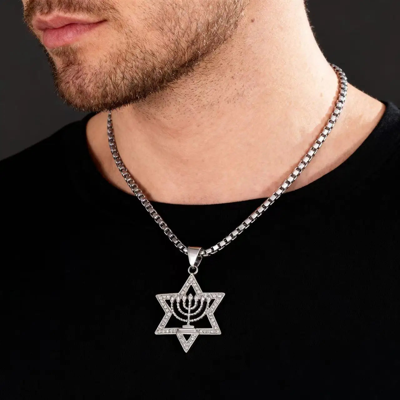 Collier avec pendentif étoile de David et symbole de l'identité juive Menorah argent
