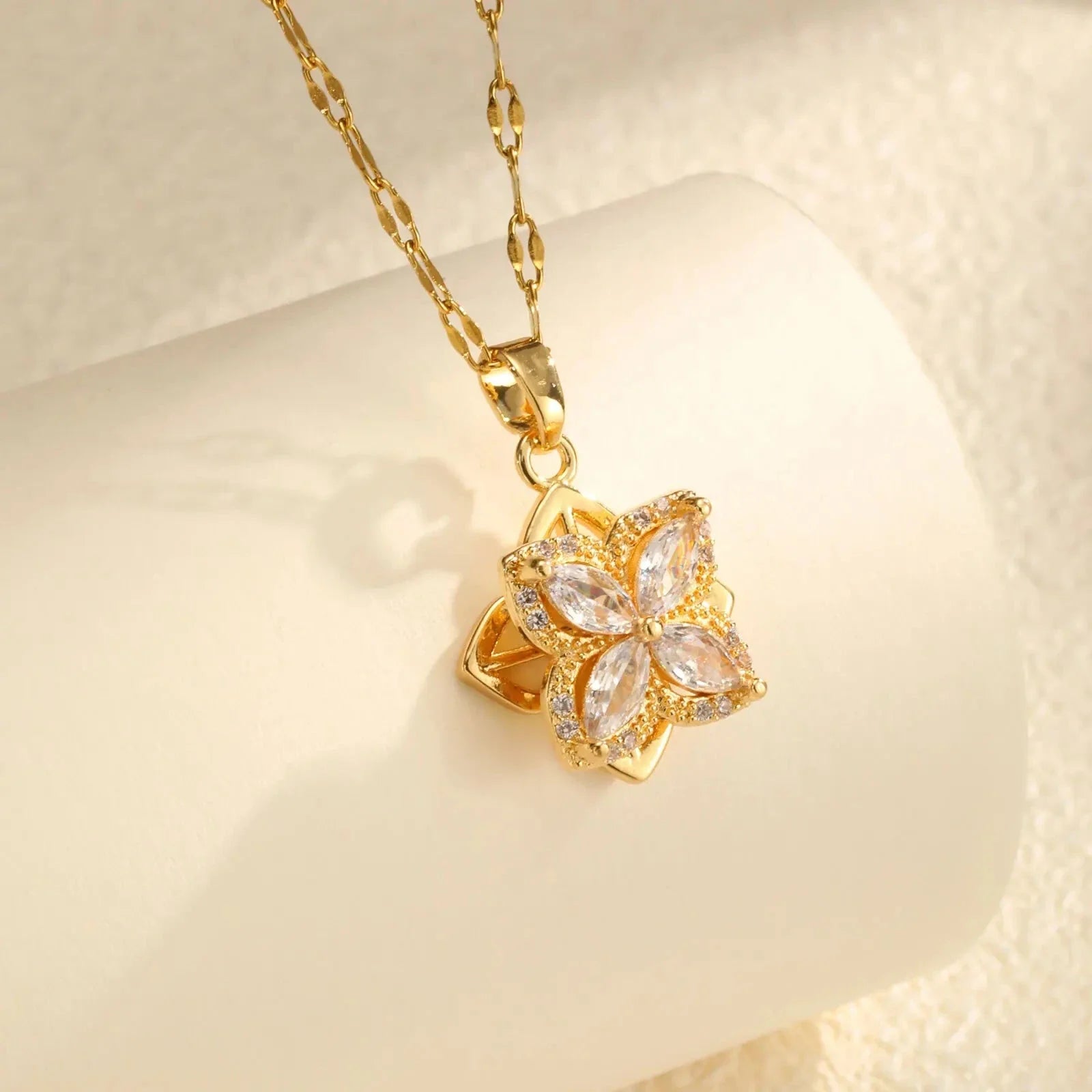 Necklace with Rotating Zircon Flower Pendant Anti-Stress