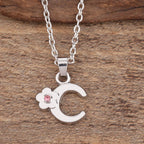 Collier avec pendentif initiale et fleur c