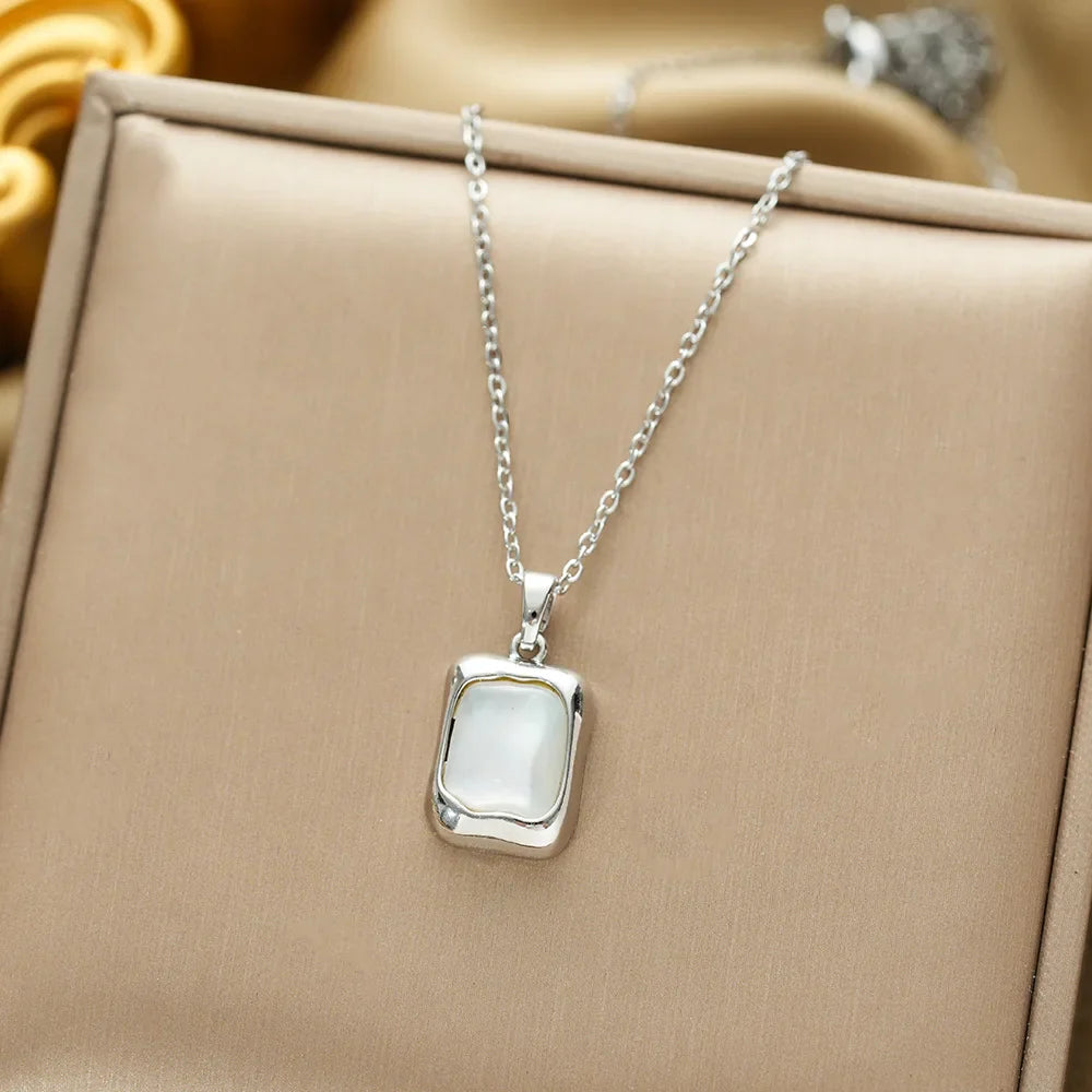 Necklace with Geometric Pendant with Moonstone Zircon Silver
