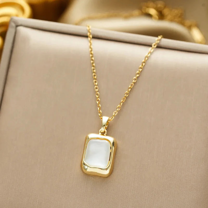 Necklace with Geometric Pendant with Moonstone Zircon Gold