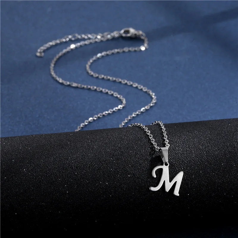 Collier personnalisé avec pendentif initiale m