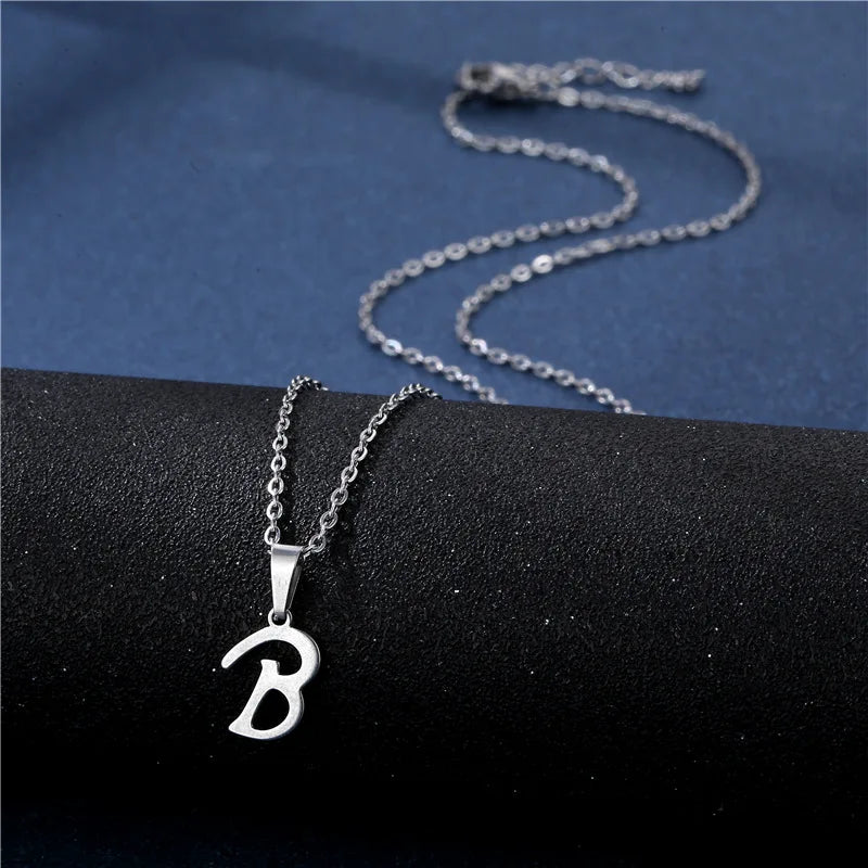 Collier personnalisé avec pendentif initiale b