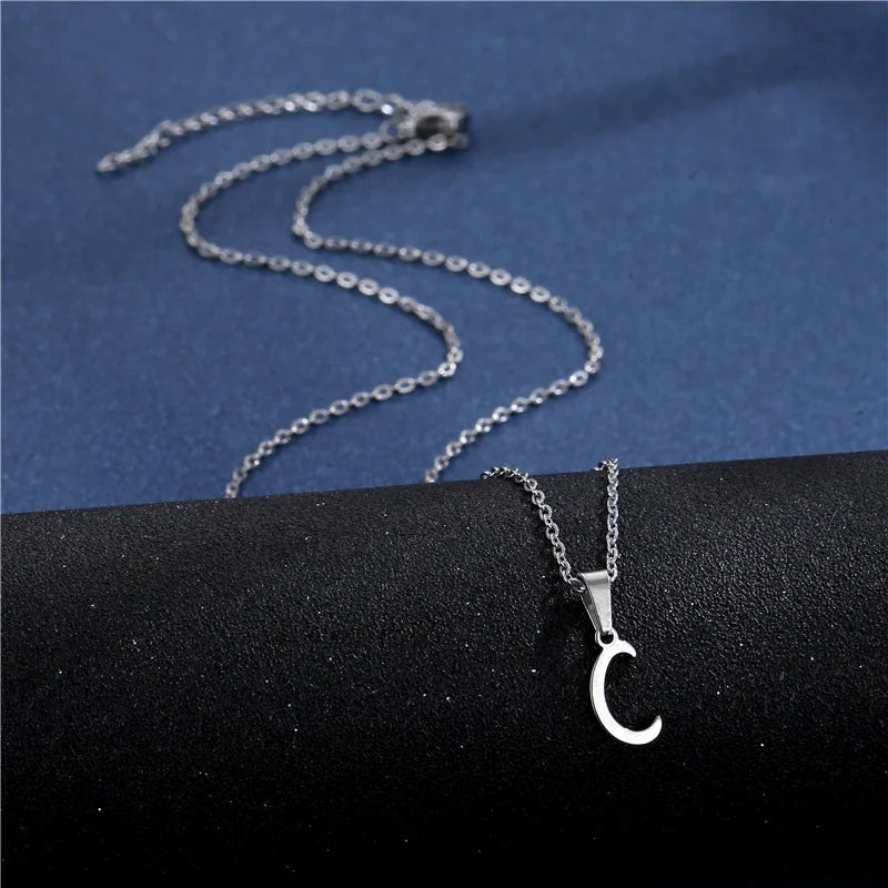 Collier personnalisé avec pendentif initiale c