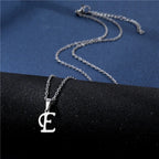 Collier personnalisé avec pendentif initiale e