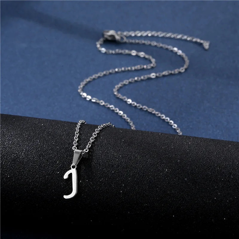 Collier personnalisé avec pendentif initiale j