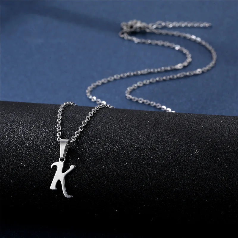 Collier personnalisé avec pendentif initiale k