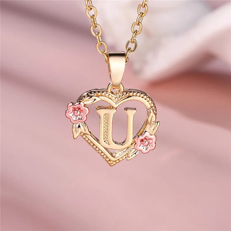 Collier avec pendentif initiale coeur et fleurs u